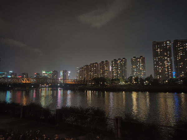 河边夜景